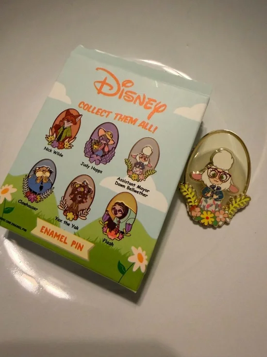 Disney "Zootopia" Assistant Mayor Bellwether enamel pin - Picture 4 of 8